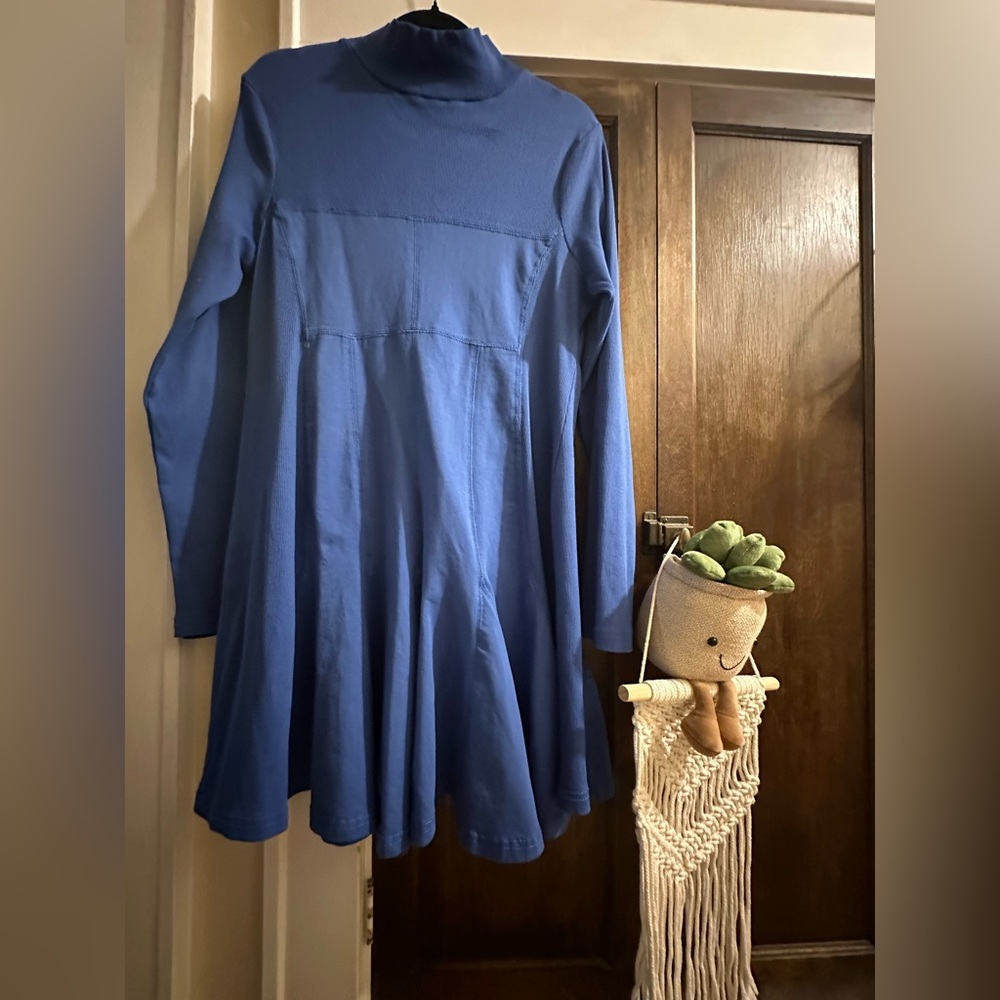 EUC Anthropologie Size L- blue ribbed dress